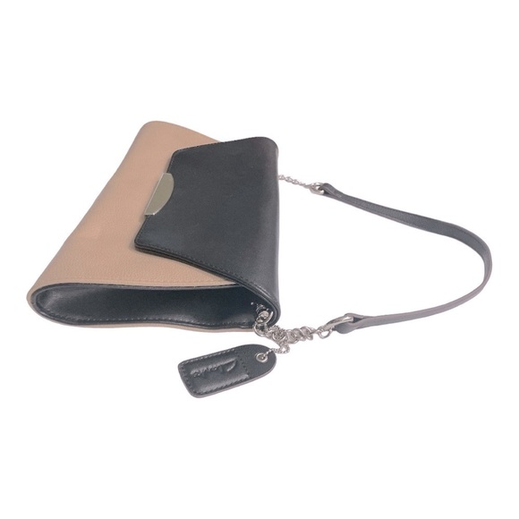 CLARKS luxurious shoulder/clutch purse. Envelope style with magnetic clasp. - Picture 5 of 10